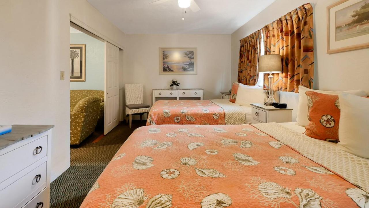 Carlton House Motel And Suites Сант Пит Бич Экстерьер фото